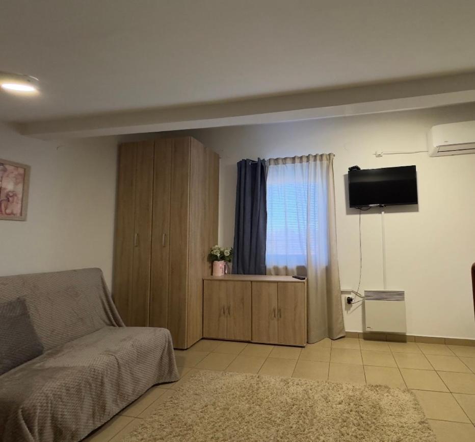 Guesthouse Vladimir & Ana Панчево Экстерьер фото